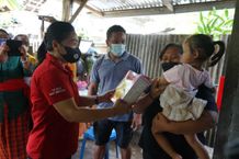 Sambut HUT ke-234 Kota Denpasar, Sagung Antari Jaya Negara Serahkan Bantuan PMT dan Alat-alat Prokes Kepada Ibu Hamil dan Balita Balita