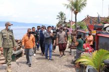 Wabup Ipat Tinjau Abrasi Hingga Jenguk Kaling di Gilimanuk Abrasi