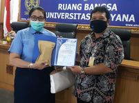 Prodi Sastra Inggris Terima Sertifikat Internasional AUN-QA Sertifikasi