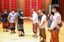 Kumpulkan Ketua STT-Yowana se-Badung, Bupati Giri Prasta Serahkan Dana Motivasi Kreativitas Tahun 2022 Dana Kreativitas