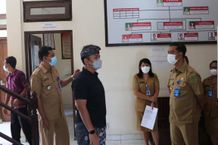 Wabup Ipat Cek Pelayanan Kantor Kelurahan Kelurahan