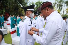 Lantik 13 Perbekel, Bupati Mahayastra Tekankan Pelayanan Masyarakat Lantik Perbekel