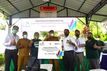 Peduli Smart Farming, PLN Salurkan Bantuan Petani Pelaga Bantuan PLN