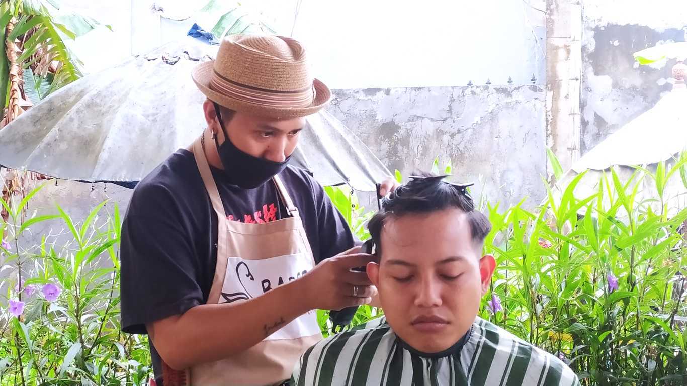 Cukur Rambut Panggilan di Denpasar