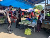 Satsamapta Polres Tabanan Lakukan Pengawasan Prokes di Terminal dan Pasar Tradisional Prokes Tabanan