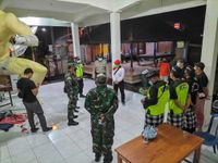 Satgas Gabungan Kecamatan Denut dan Kelurahan Peguyangan Lakukan Edukasi Prokes Kepada Pelaku Usaha Prokes