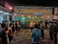 Terus Tingkatkan Kediplinan Masyarakat, Kelurahan Ubung Edukasi Prokes di Sejumlah Lokasi Prokes