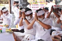 Sekda Badung Hadiri Puncak Karya Melaspas Pelinggih di Pura Kahyangan Jagat Batu Bolong Batu Bolong