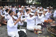 Serangkaian HUT ke-234 Kota Denpasar, Jaya Negara-Arya Wibawa Pimpin Persembahyangan Bersama di Pura Lempuyang Luhur HUT Kota Denpasar
