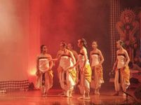 Mahasiswa Prodi Sastra Bali Unud Pentaskan Sesolahan Apresiasi Sastra “Sidha Sidhi Yoga Krama Gitaning Toya Ening” Bulan Bahasa Bali