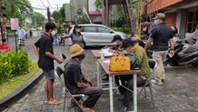 Tim Yustisi Denpasar Lagi Tertibkan 24 Pelanggar Prokes Prokes