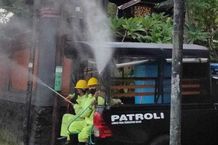 Cegah Penyebaran Covid-19, Desa Pemecutan Kelod Gelar Penyemprotan Disinfektan Cegah Covid-19