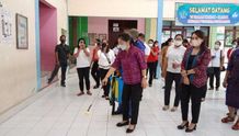 Serangkaian HUT ke-234 Kota Denpasar, IGTKI PGRI dan PKG PAUD Laksanakan Penyemprotan Eco Enzyme Eco Enzyme