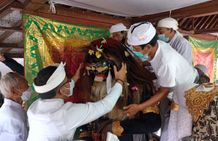 Wali Kota Jaya Negara Hadiri Upacara Ngeratep Lan Pasupati Sesuhunan Pura Desa Lan Puseh Desa Pakraman Oongan Oongan