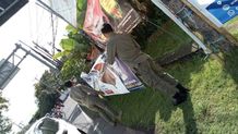 Jaga Keindahan dan Kebersihan Kota, Satpol PP Denpasar Tertibkan Spanduk dan Banner Kadaluwarsa Spanduk