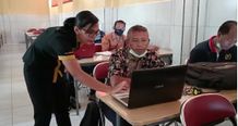 Dosen ITB STIKOM Bali Ciptakan “Learning Management System” untuk SMK PGRI 2 Badung LMS