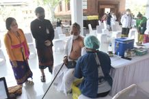 Wawali Arya Wibawa Tinjau Vaksinasi Booster Bagi Pemuka Agama dan Lansia Vaksin Covid-19