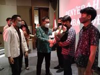 Wawali Arya Wibawa Serahkan Hadiah Kepada Pemenang Lomba Video Kreatif “Denpasar Kreatif Award Tahun 2022” Video Kreatif