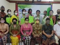 Dekan FTP Universitas Udayana Lepas 45 Calon Wisudawan Secara Hybrid Wisuda