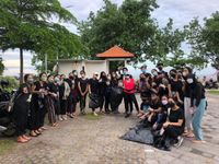 Himpunan Mahasiswa Ilmu Komunikasi dan Program Studi Ilmu Komunikasi FISIP Unud Gelar Beach Clean Up HIMANIKA