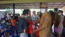 Peringati HUT ke-418 Kota Singaraja, Pemkab Buleleng Gelar Safari Kesehatan dan Serahkan Bingkisan Sembako di Dua Kelurahan HUT Singaraja