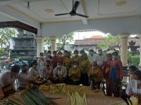 WHDI Kota Denpasar Kembali Gelar Pelatihan Membuat Banten Otonan WHDI