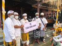 Sekda Adi Arnawa Hadiri Piodalan Nyatur Pura Kahyangan Jagat Dalem Solo Desa Sedang Pura Kahyangan Jagat