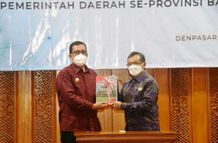 Bupati Tabanan Menghadiri Penyerahan LKPD TA 2021 Provinsi Bali dan Kabupaten/Kota se-Bali LKPD BPK RI