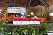 Bupati Buleleng Minta Perbekel dan Lurah Awasi Pengiriman PMI PMI