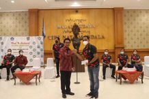 Ikuti Piala Suratin Cup U-15 2021 di Tangerang Banten, Sekda Adi Arnawa Lepas PS. Putra Angkasa Kapal Sepak Bola