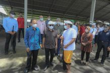 Bupati Giri Prasta Dampingi Menteri Suharso Monoarfa Tinjau TPST Mengwitani TPS
