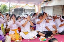 Upacara Tawur Agung Kesanga Dipuput Sarwa Sadaka, Dipusatkan di Catus Pata Desa Adat Carangsari Petang Tawur Agung
