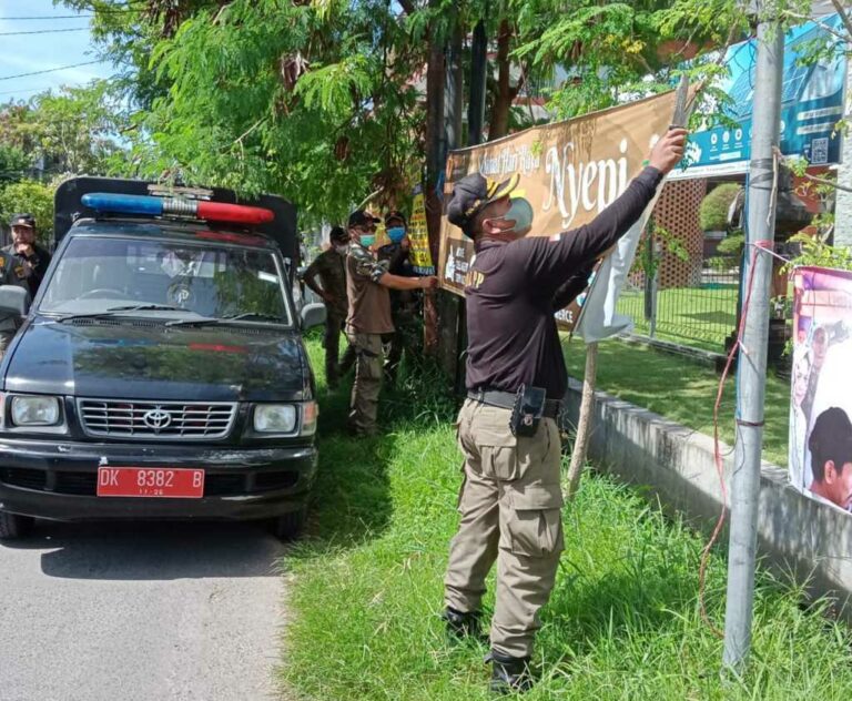 Lagi Satpol Pp Denpasar Tertibkan Banner Spanduk Dan Pamflet Kadaluwarsa Bali Portal News 7962