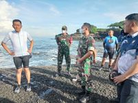 Gowes Sehat Pangdam IX/Udayana ke DTW Tanah Lot Disambut Dandim 1619/Tabanan Gowes