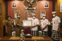 Bupati Tabanan Terima Penghargaan Gugus Tugas GNRM dari Kemendagri Bupati Sanjaya