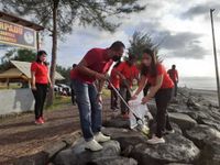 Sekala Jagat Kerthi, Pemkab Gianyar Mareresik Sampah Plastik di Pantai Sampah di Pantai