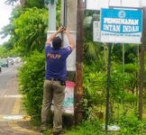 Jaga Keindahan dan Kebersihan Kota, Satpol PP Denpasar Tertibkan Spanduk hingga Pamflet Kadaluwarsa Satpol PP Denpasar