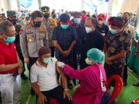 Gubernur Bali Didampingi Bupati Bangli Tinjau Vaksin Booster di Desa Tamanbali Vaksin Covid-19