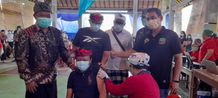 Bupati Sedana Arta Tinjau Pelaksanaan Vaksin Booster di Desa Tamanbali Vaksin Covid-19