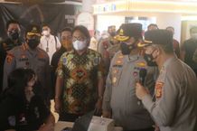Bupati Giri Prasta Hadiri Pemantauan Vaksinasi Massal Oleh Wakapolri di Beachwalk Kuta Vaksinasi Massal