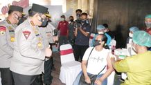 Wakapolri Tinjau Langsung Vaksinasi Massal di Wilayah Polda Bali Vaksin