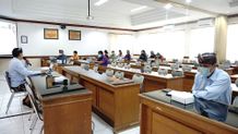FEB Unud Gelar Rapat Persiapan Re-Akreditasi Program Studi Doktor Ilmu Ekonomi FEB Unud