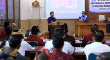 Buka kegiatan Sosialisasi Grativikasi dan Benturan Kepentingan, Bupati Suwirta: Serahkan Pengelolaan BUMDes dan LPD Kepada Orang Berkopeten BUMDes