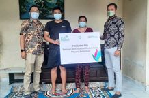PLN Beri Santunan Kepada Keluarga Pejuang Kelistrikan Covid-19 Beasiswa