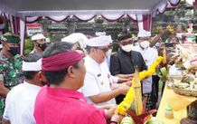 Hadiri Pemelaspasan Patung Catur Muka Desa Biaung, Bupati Tabanan Minta Warga Selalu Kompak Catur Muka Desa Biaung