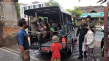 Ganggu Pengendara Lalu Lintas, Satpol PP Denpasar Tertibkan 15 Gepeng Gepeng