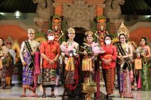 Luh Gede Siwi Satrianingrum dan Gede Purna Wijaya Terpilih Jegeg Bagus Klungkung Tahun 2022 Jegeg Bagus Klungkung