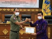Berhasil Tegakan Kebijakan KTR dan Pengendalian Iklan Rokok, Bupati Suwirta Jadi Narasumber Capacity Building Satpol PP Provinsi Bali KTR