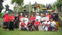 Pangdam Udayana Sumbang 300 Dus Keramik ke Pura Bhur Bwah Swah Keramik