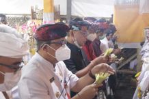 Bupati Tabanan Apresiasi Ngaben Massal Kinembulan, Metatah, dan Mepetik Desa Adat Munduktemu Ngaben